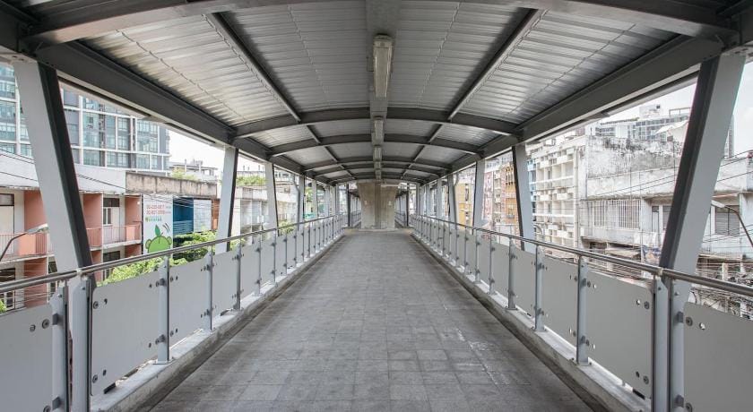 U4 Large 2 bed rooms full kitchen 200m to BTS Apartment in Bangkok
