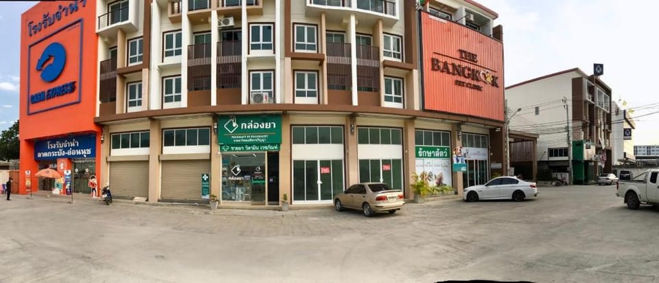 Hostbox Bangkok - King Quadruple Room Apartment in Bangkok