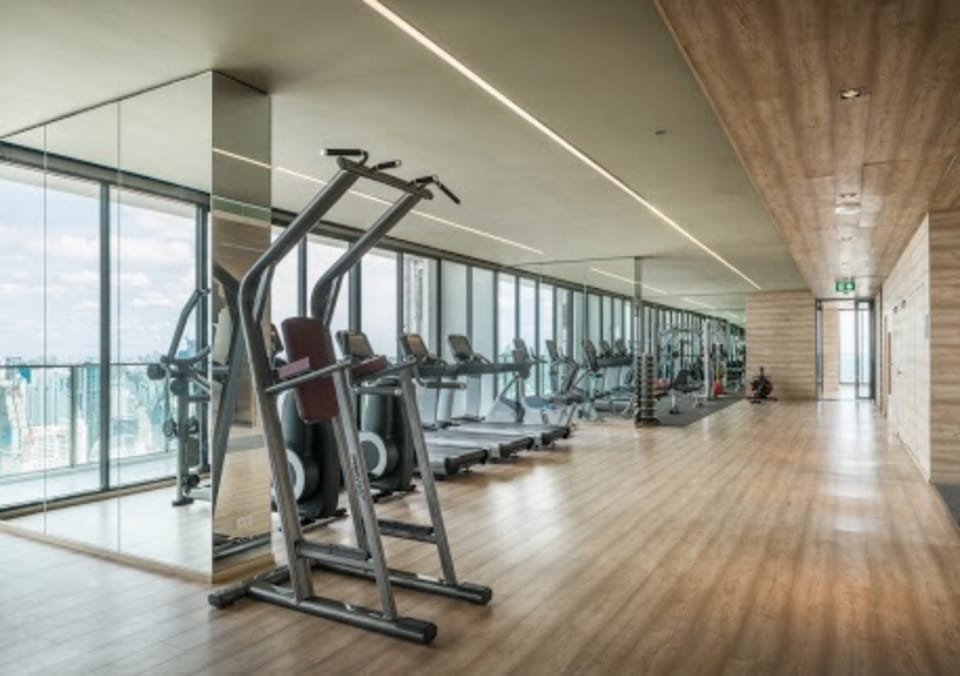 Rooftop pool gym  luxury cozy condo near BTS 375 Apartment in Bangkok