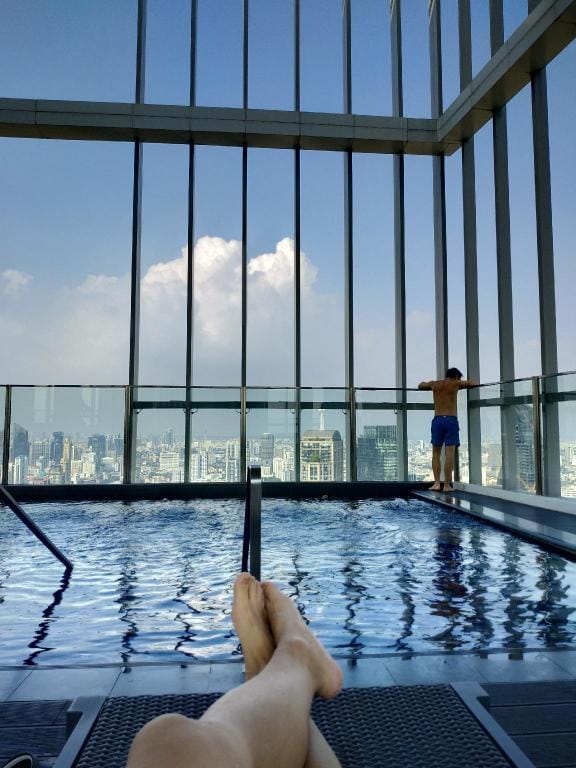 Rooftop pool gym  luxury cozy condo near BTS 375 Apartment in Bangkok