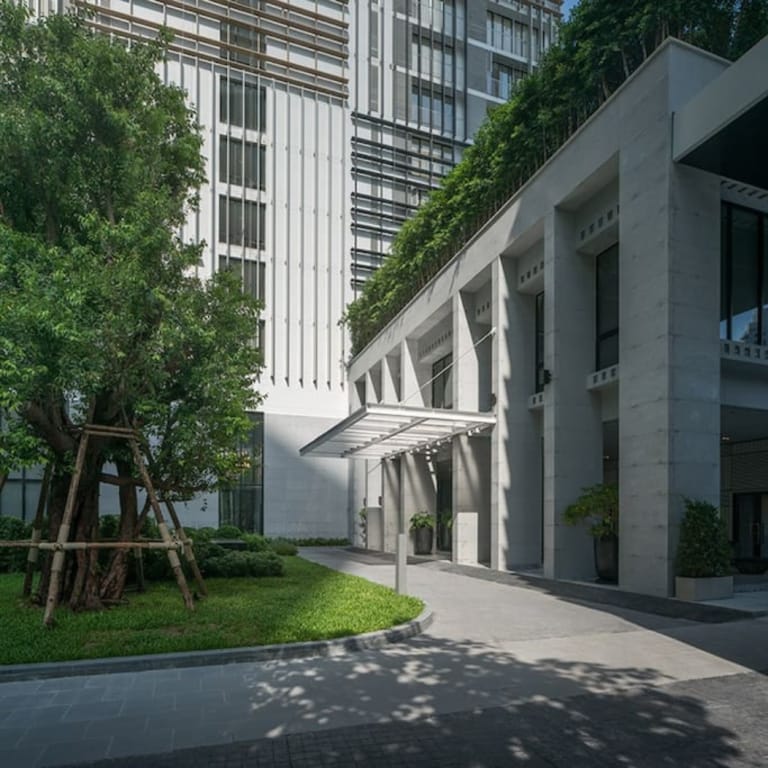 Rooftop pool gym  luxury cozy condo near BTS 375 Apartment in Bangkok