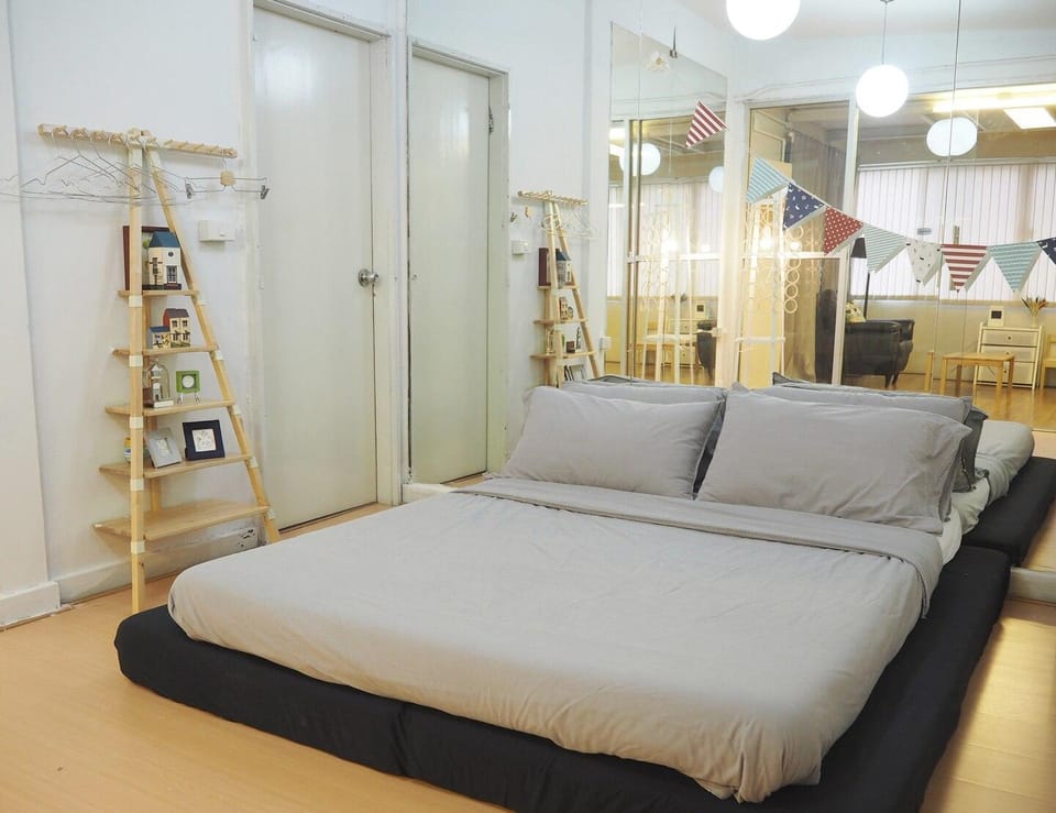  Relax in a Grand Living Space in Sathorn Vacation rental in Bangkok