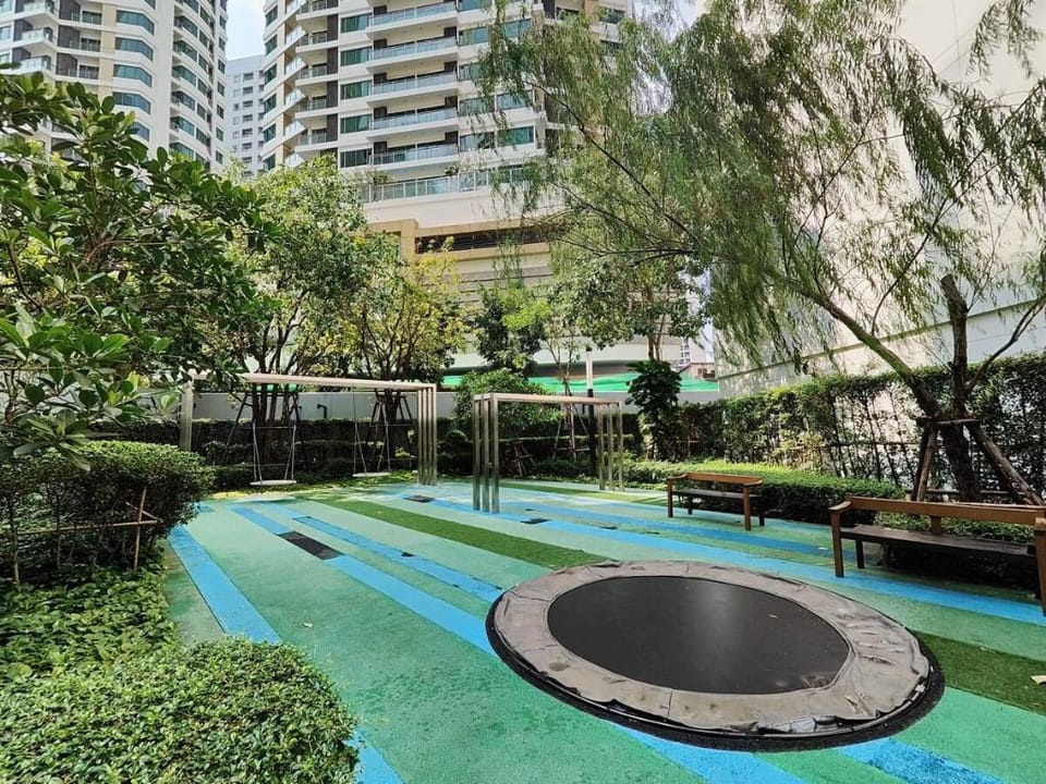 Rooftop pool gym,  luxury cozy condo near BTS 716 Apartment in Bangkok