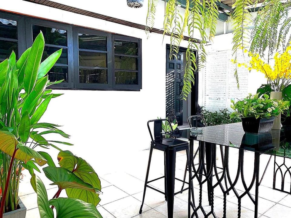 Gfeel (Private family bedroom sharing bathroom ) Apartment in Bangkok