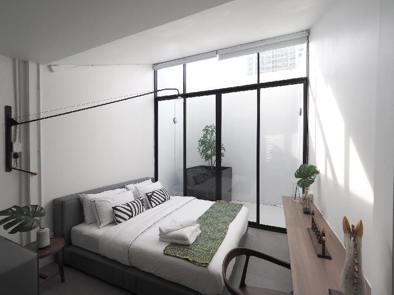 MIQ Home/Silom BTS,MRT/Wifi 300MB/NETFLIX/16pax Vacation rental in Bangkok