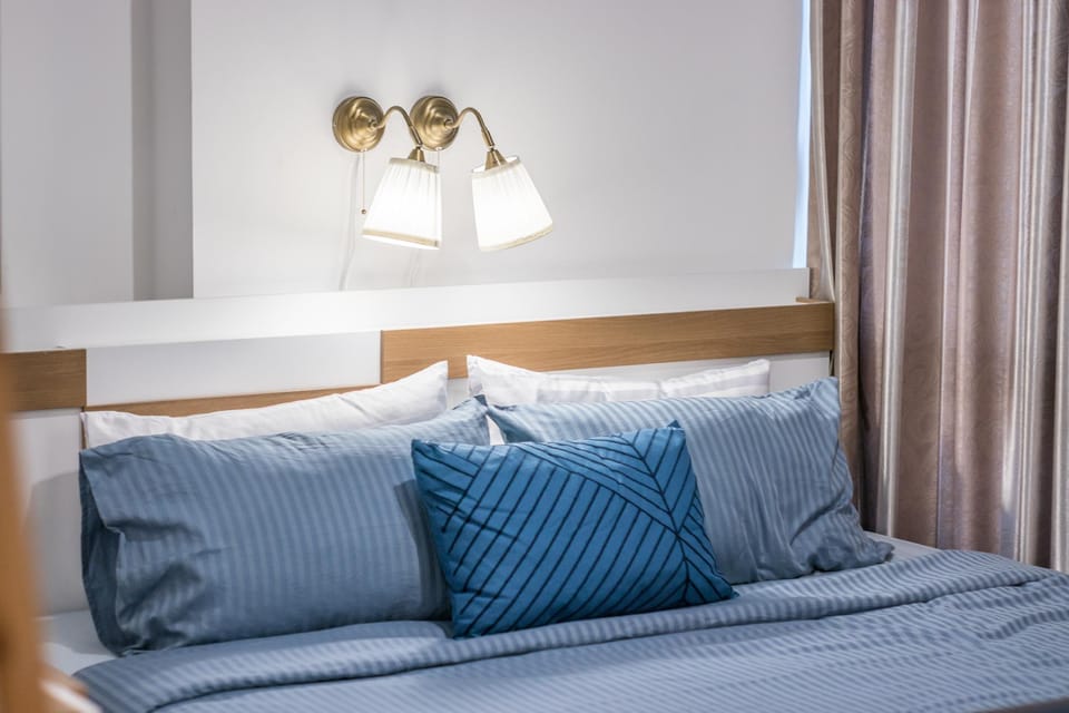 2 Mins walk to BTS Udomsuk  Wifi Market Convenient Apartment in Bangkok