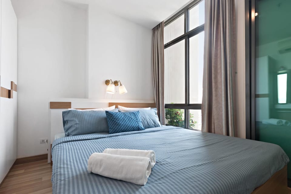 2 Mins walk to BTS Udomsuk  Wifi Market Convenient Apartment in Bangkok