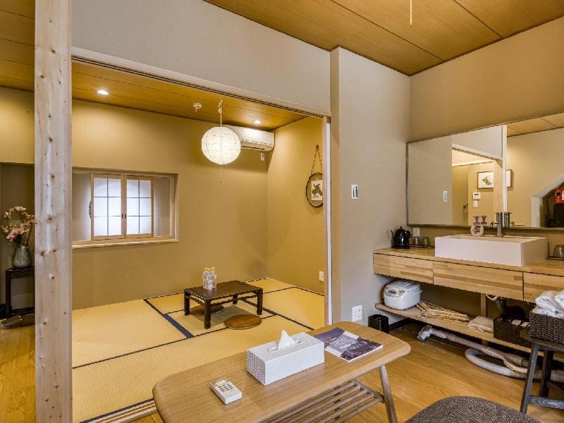 Shirakabanoyado - SHIOKUSA, Ashiharabashi stn 5min Vacation rental in Osaka