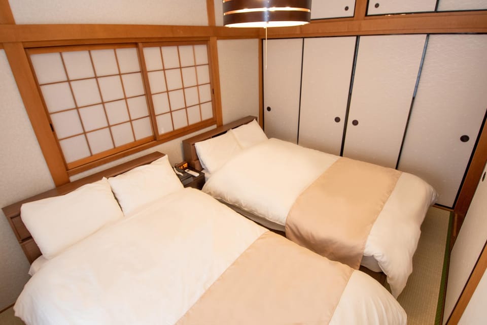 Osaka Nishikagaya [Near Station! Up to 12 People] Entire House Near Suminoe Park! Free Wi-Fi Vacation rental in Osaka