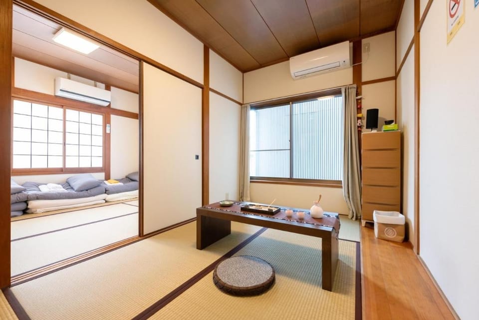 Sunny-2mins to Station, Namba 8mins Umeda 16 mins Vacation rental in Osaka