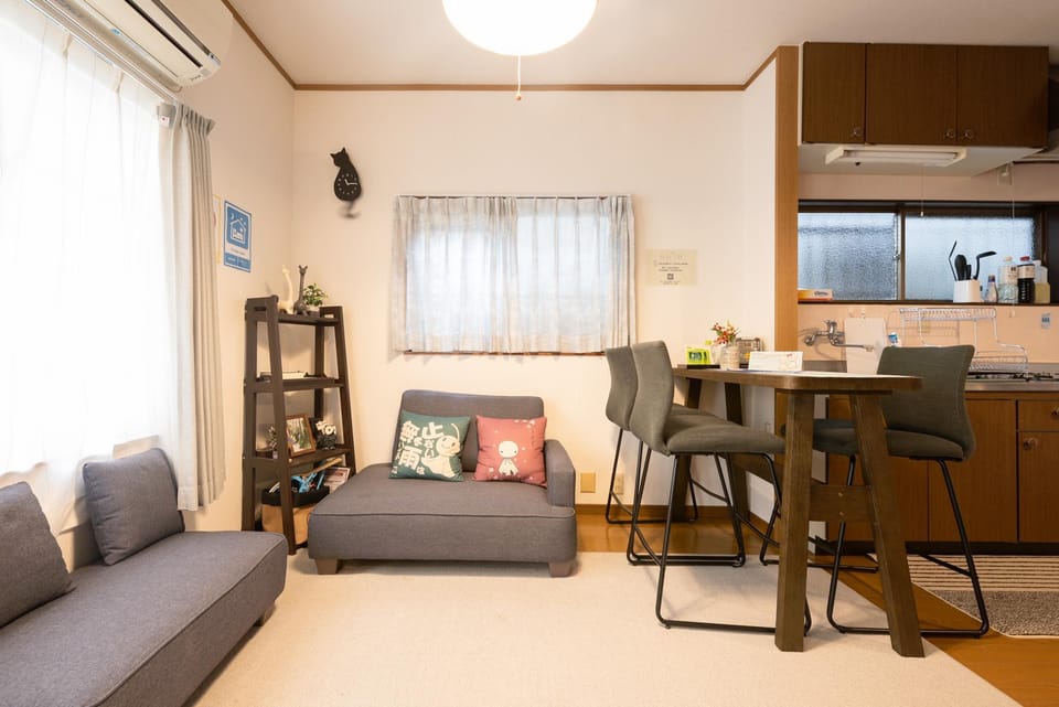 Sunny-2mins to Station, Namba 8mins Umeda 16 mins Vacation rental in Osaka