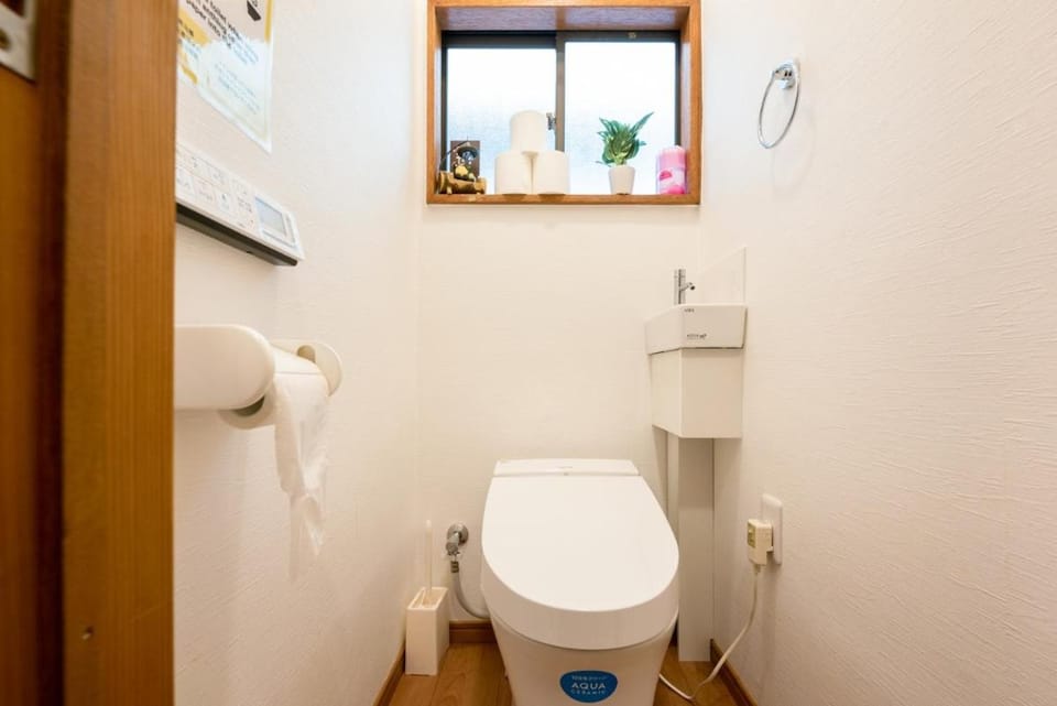 Kiki-2mins walk to Station, Namba 8mins 4 bedrooms Vacation rental in Osaka
