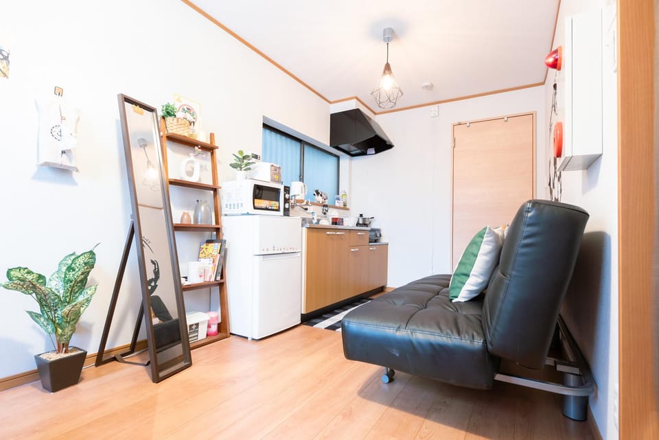 Kiki-2mins walk to Station, Namba 8mins 4 bedrooms Vacation rental in Osaka