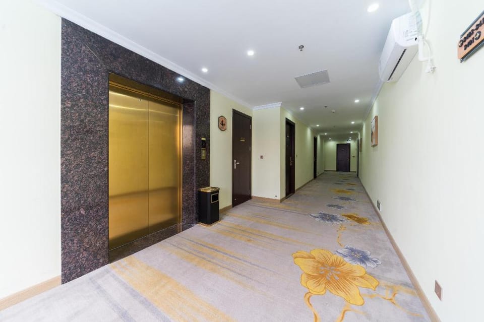 Deluxe twin-bed room-双床房|晚上9点至早上7点通宵接送机|白云机场&融创&万达 Apartment in Guangzhou