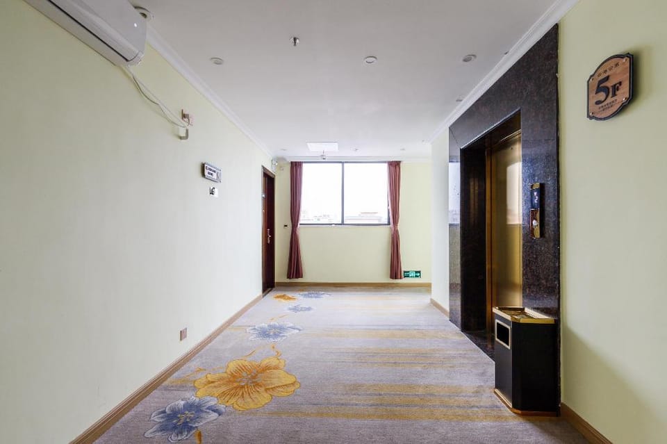 Deluxe King  -  休闲大床房|晟悦宿|晚上9点至早上7点通宵接送机|白云机场| Apartment in Guangzhou