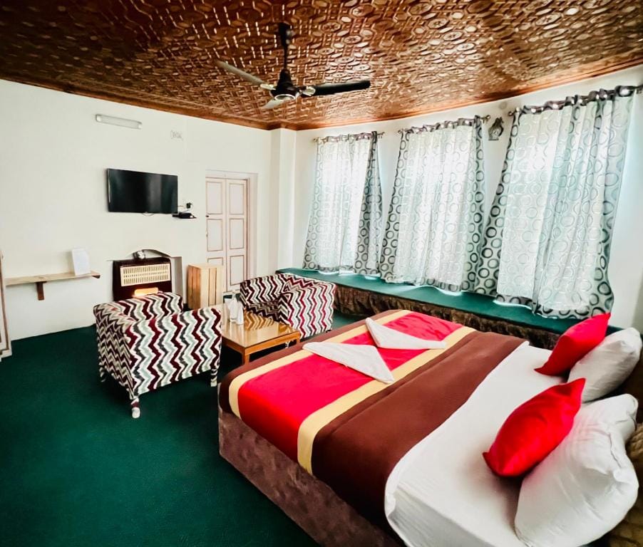 4 bedroom in Heritage Colonial Bungalow Apartment in India