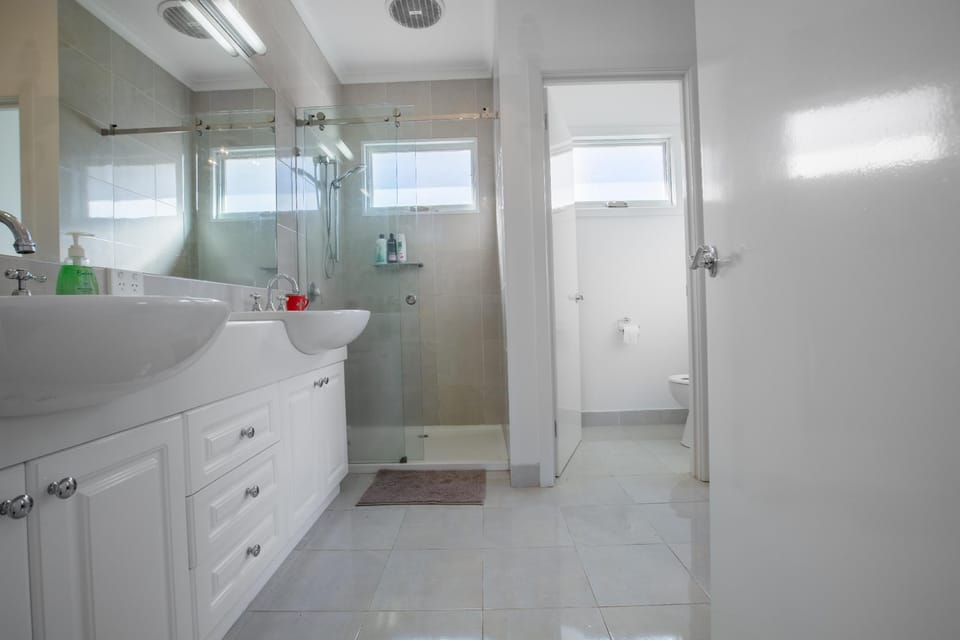 Real Luxury 4 bedrooms House in Doncaster  Vacation rental in Melbourne