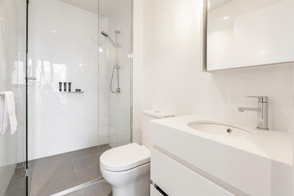 2BR Apt FREE Tram Zone*Parking*Netflix*Wine*View Apartment in Melbourne