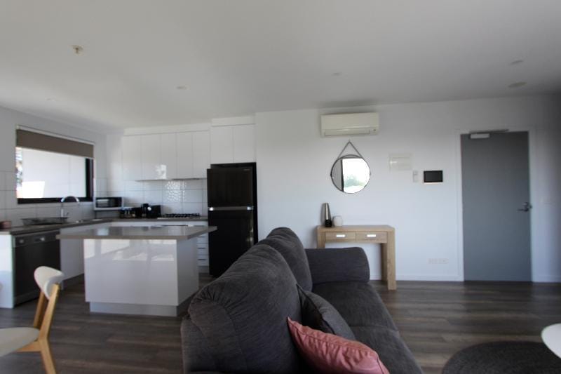 Penthouse Quiet LaTrobe Uni, Austin Mercy Hospital Apartment in Melbourne