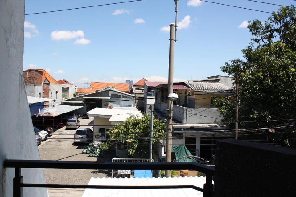 Netflix/Wifi/Parking/Aqua/1km to Tunjungan Plaza-1 Vacation rental in Surabaya