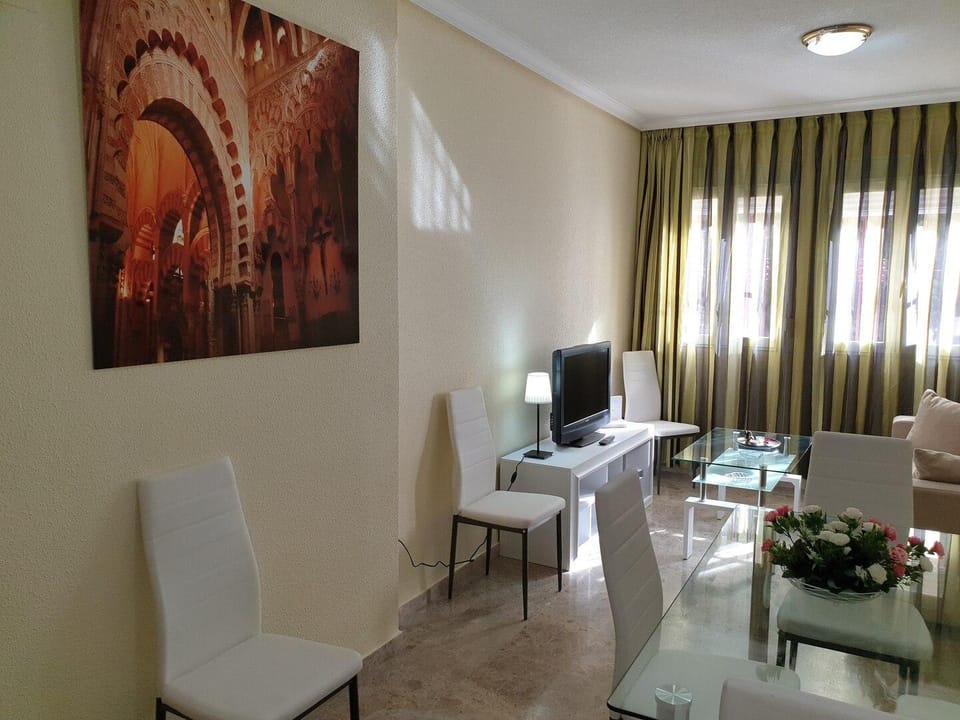 Floor on the banks of the Guadalquivir and the Mos Apartment in Cordoba