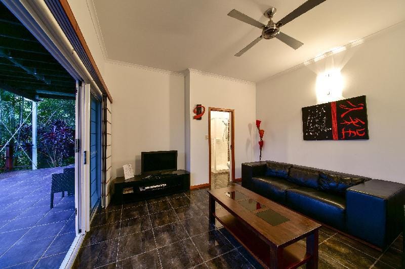 Bella Vista Pets welcome call prior to booking Villa in Airlie Beach