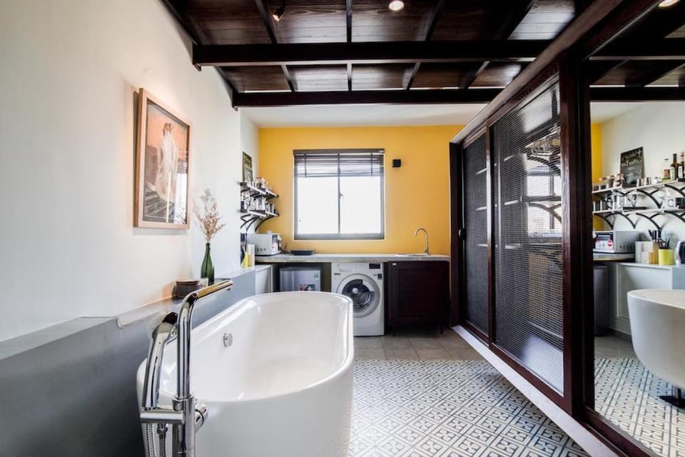 Tropical Studio | Bathtub | 5★ Views by CIRCADIAN Apartment in Ho Chi Minh City