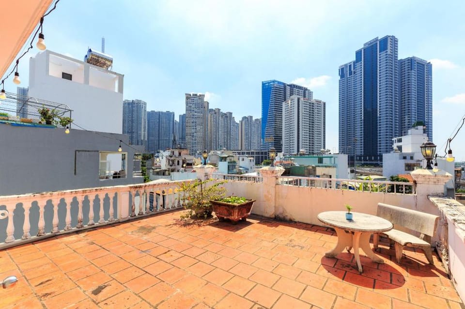 Room on rooftop with balcony, view Landmark 81 Vacation rental in Ho Chi Minh City