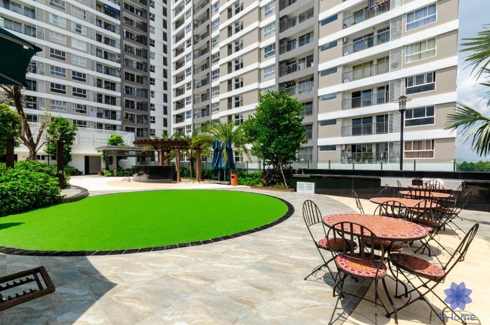 Luxurious,Spacious&Modern 2BRs Apt w/Free Gym&Pool Apartment in Ho Chi Minh City