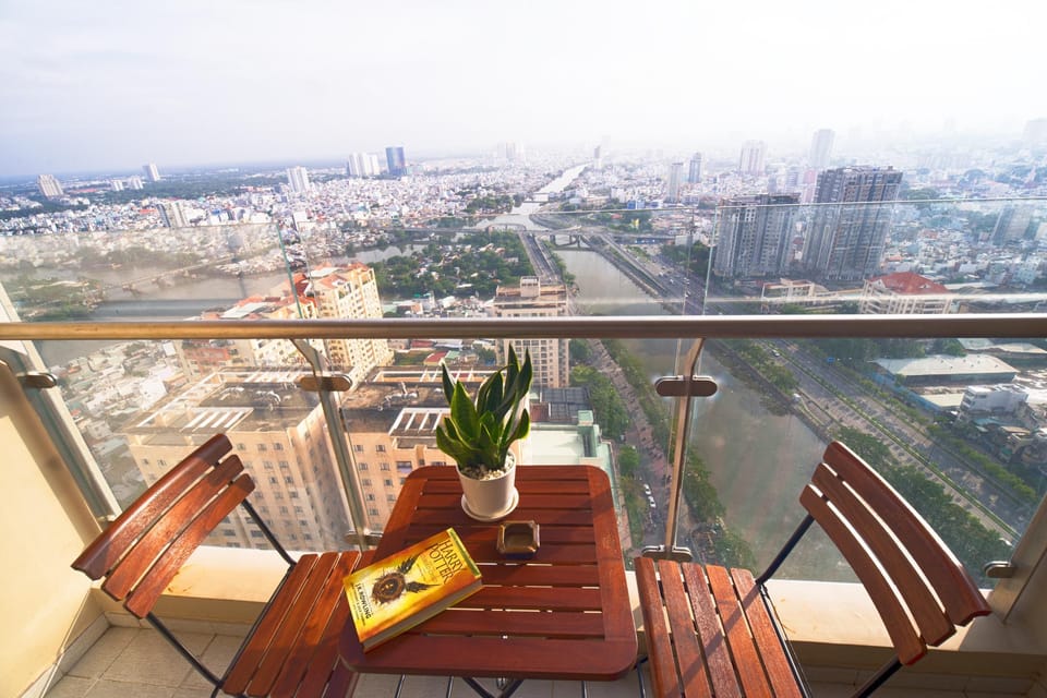 Modern2BR Apt w FREE Rooftop Pool&Gym-10mins to D1 Apartment in Ho Chi Minh City
