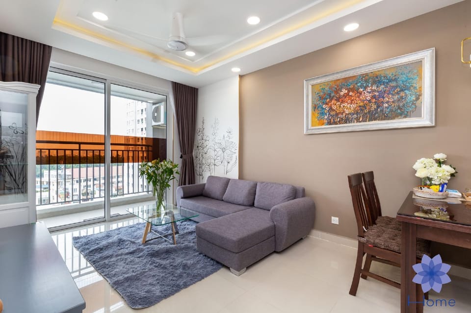 Marry The Night, 3Brs near Airport w/Free Gym&Pool Apartment in Ho Chi Minh City