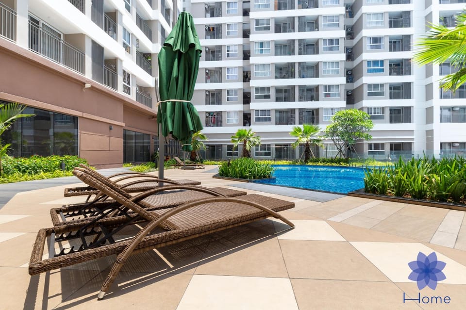 Marry The Night, 3Brs near Airport w/Free Gym&Pool Apartment in Ho Chi Minh City