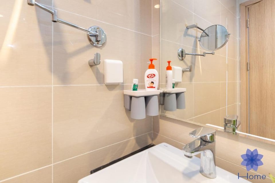 We Found Love, 2BRs near Airport w/Free Gym&Pool Apartment in Ho Chi Minh City
