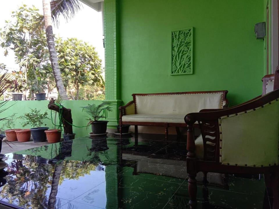 Guest House Teras Anggrek KenZI Puluhan Vacation rental in Special Region of Yogyakarta