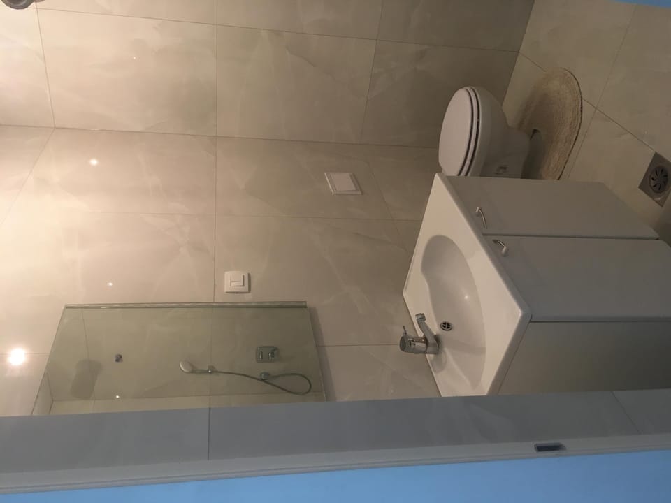 ROSE VALLEY, double room with shared bathroom Apartment in Ljubljana