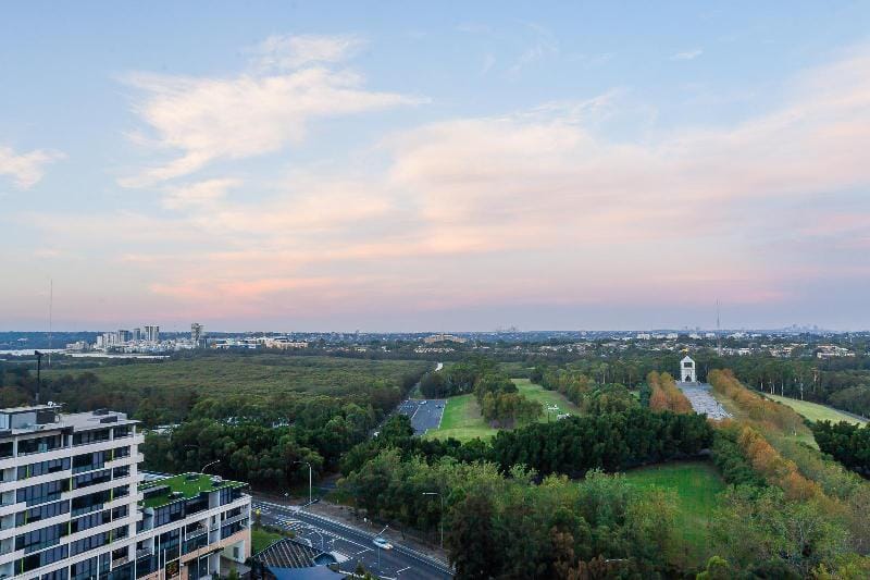 Living In The Sky With Amazing View+Designer LUX Apartment in Sydney
