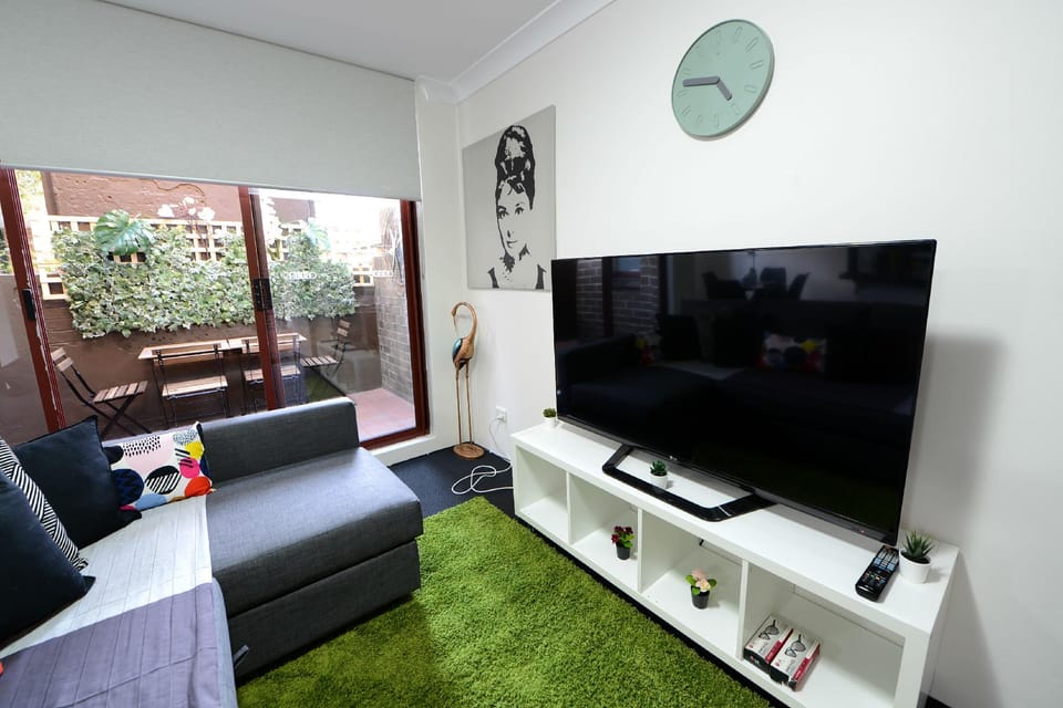 B10 Budget Gateway Sydney CBD @ Chippendale Green Apartment in Sydney