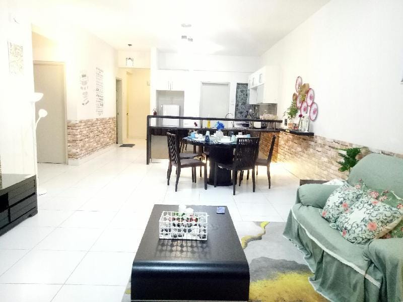 Luxurious Rock House@SETIAWALK PUCHONG near Sunway Apartment in Subang Jaya