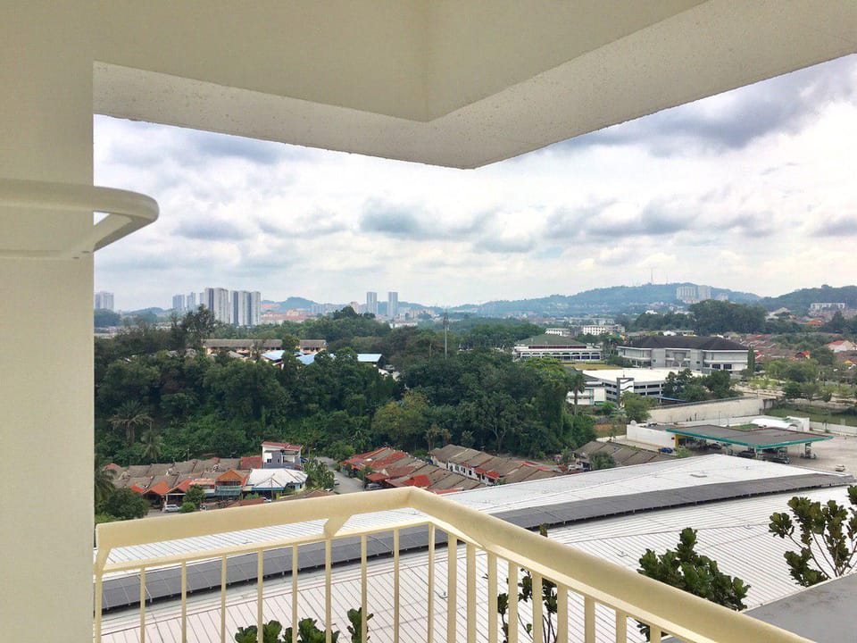 [FREE WIFI] MRT Station Connected Cheras Condo Apartment in Hulu Langat