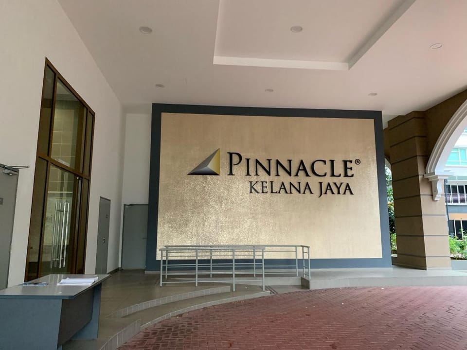 Kyra Duplex Studio @ Pinnacle Kelana Jaya WIFI Apartment in Petaling Jaya