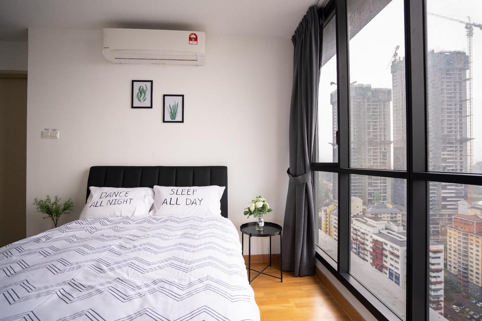 2BR KL Gateway Link LRT/Nr Midvalley-Nexus-Bangsar Apartment in Petaling Jaya