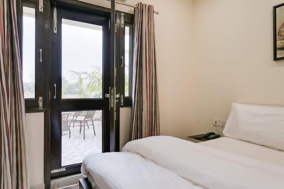 Nice & Cosy Noiseless Rooftop with TwinTerrace Apartment in New Delhi