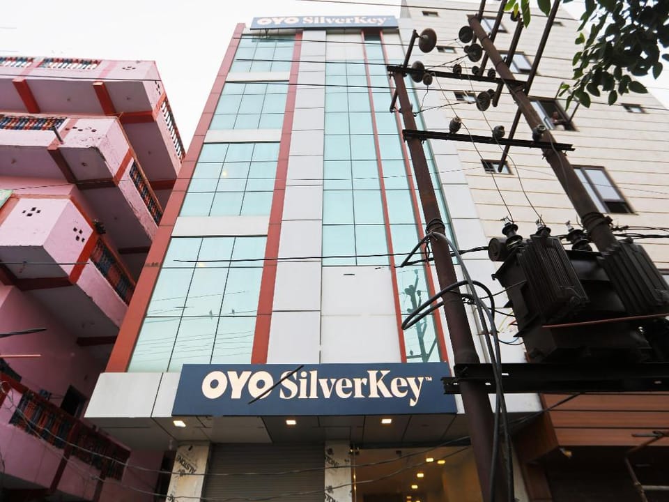 Super HOTEL SILVERKEY NEAR LIC BUILDING MAIN RD KHODA NEXT TO SHYAM OIL Hotel in Noida