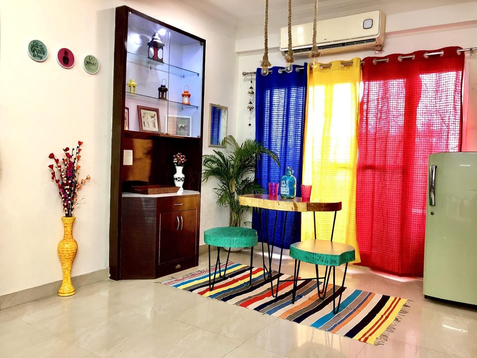 Cozy Peaceful Experience Apartment in Noida