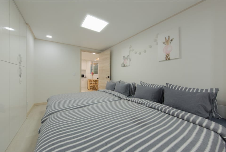 Hongdae  다정하우스 /#1사랑스런공간. 홍대입구역 (Exit7)도보로1분. 파티가능 Vacation rental in Seoul
