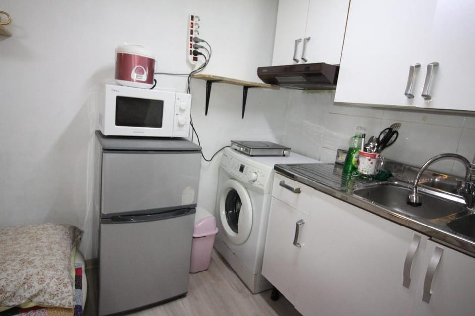 G2NearAction@HongDae/ShinChon,Quiet GoodNight@Home Apartment in Seoul