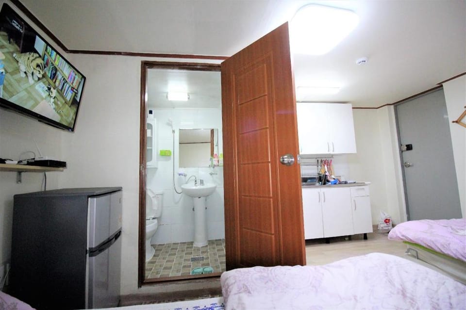 G3NearAction@HongDae/ShinChon,Quiet GoodNight@Home Apartment in Seoul