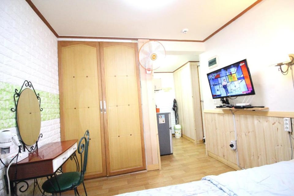 11NearAction@HongDae/ShinChon,Quiet GoodNight@Home Apartment in Seoul
