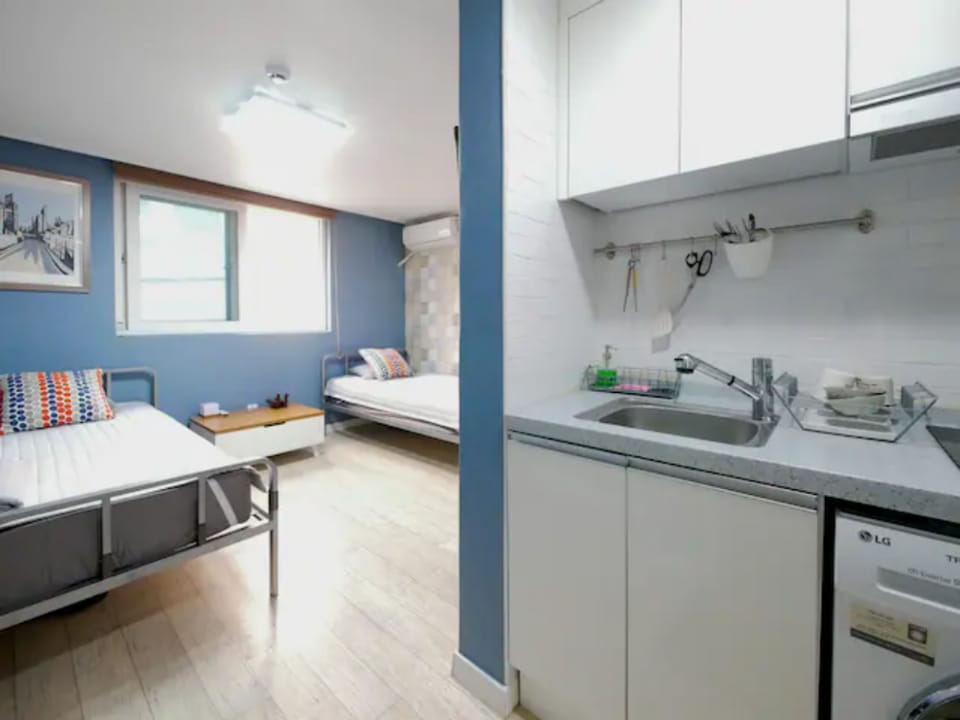 Entire house in Jongno.Cozy2 Apartment in Seoul