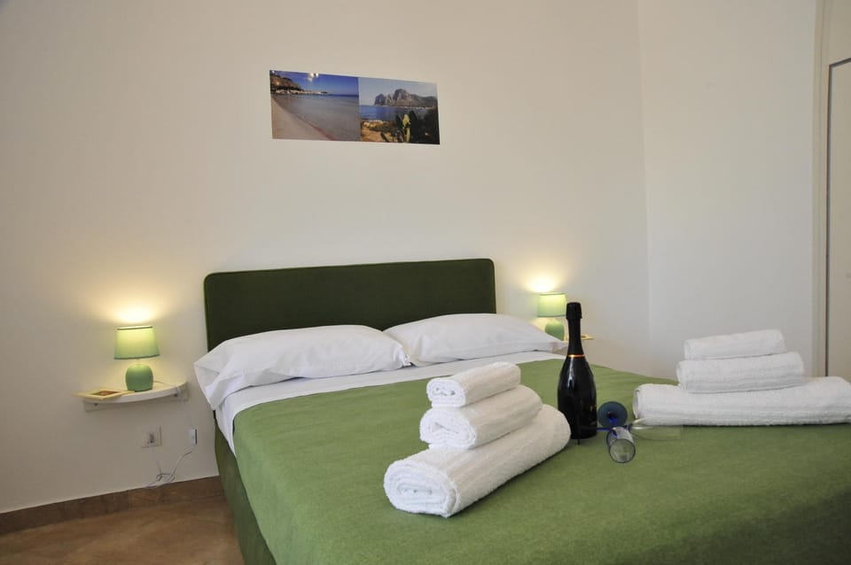 Apartment  cozy, spacious and bright with sea view Apartment in Palermo